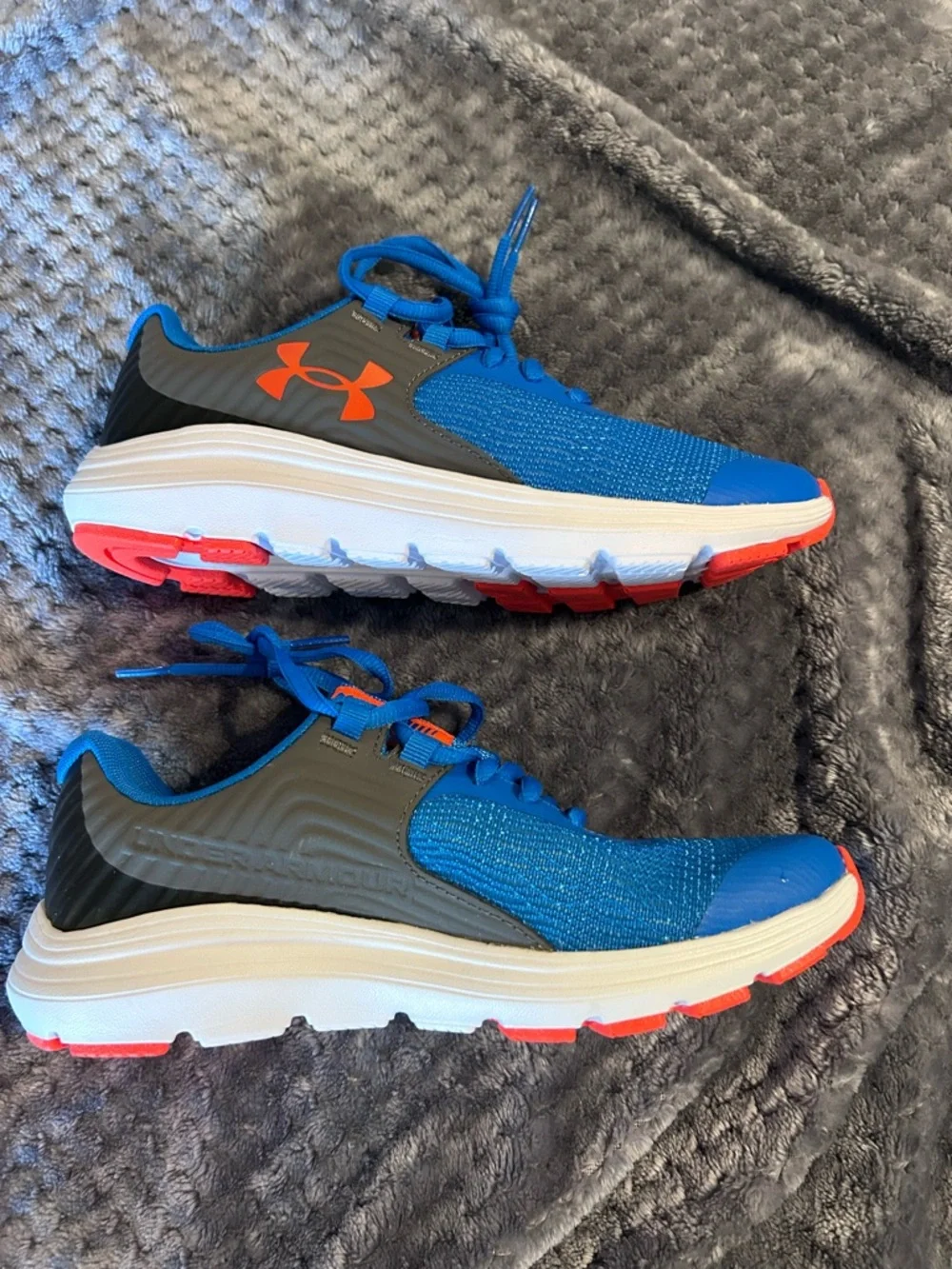 New Under Armour Boys sz4.5 Blue and Red Orange Shoes - Picture 2 of 8